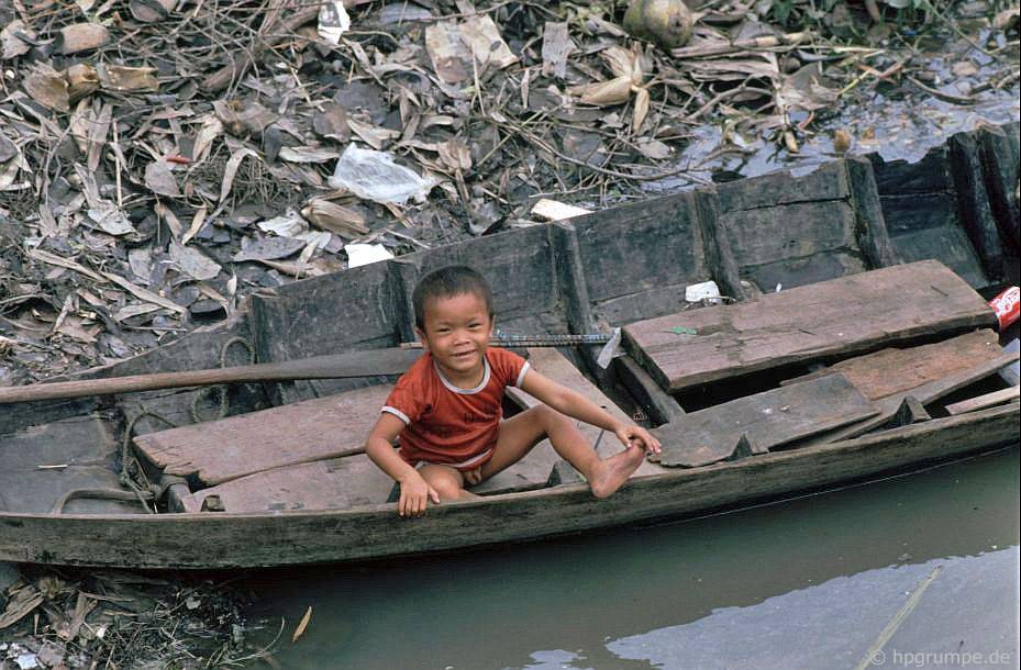 Sài Gòn: Con cái trên thuyền