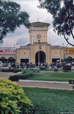 Sài Gòn: Chợ Bến Thành, lối vào