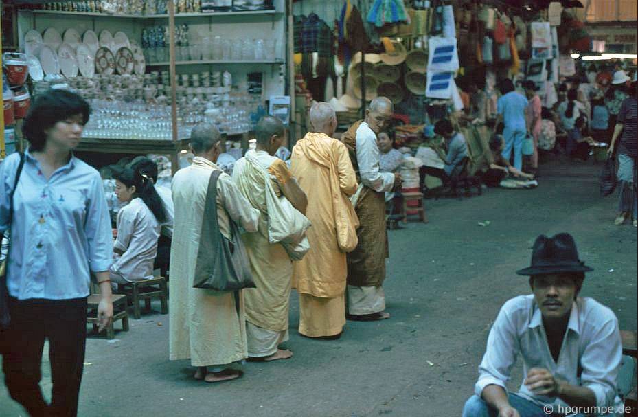 Sài Gòn: chợ Bến Thành, chư Ni