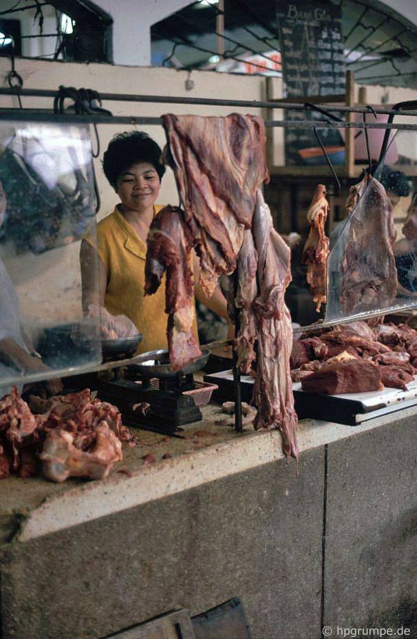 Sài Gòn: Chợ Bến Thành, khu liên hợp chăn nuôi