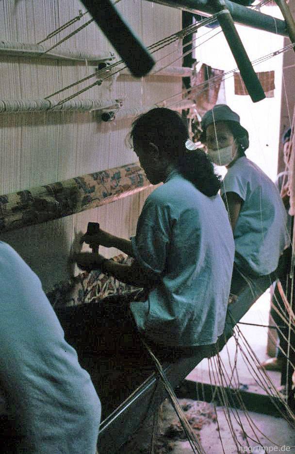 Đà Nẵng: Nhà máy sản xuất thảm - phụ nữ làm