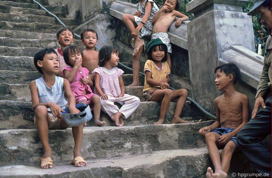Ngũ Hành Sơn tại Đà Nẵng: Cầu thang lên chùa