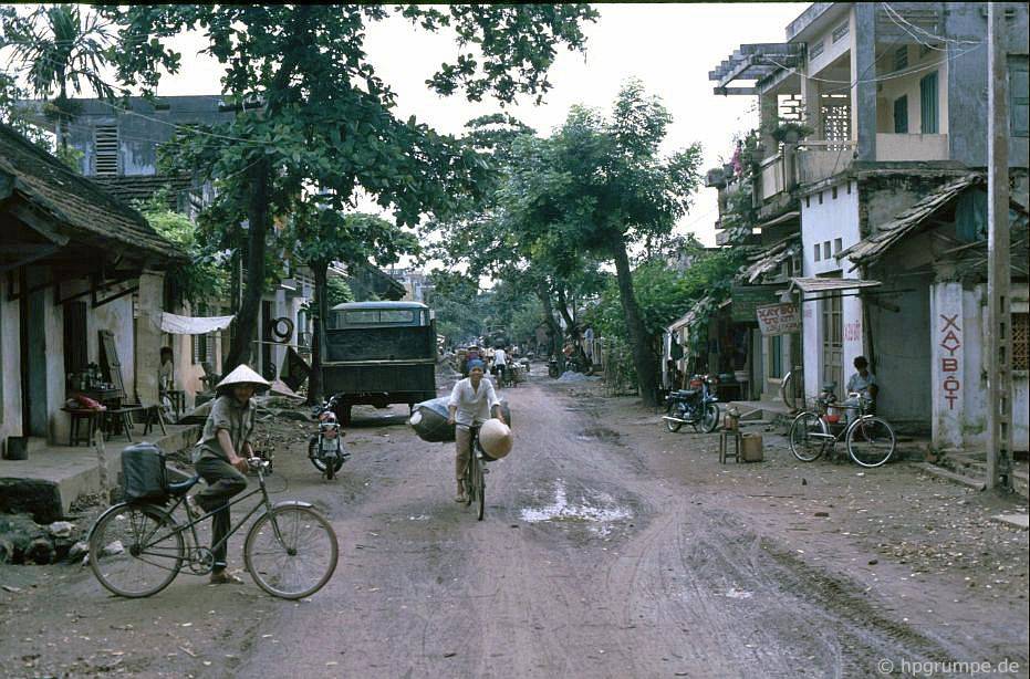 Làng tại chùa Tây Phương