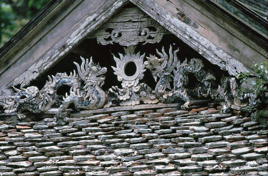 Chùa chùa thầy: trang trí mái nhà