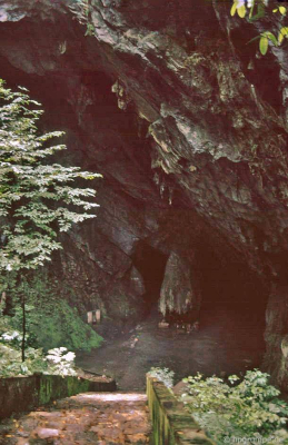 Tại chùa nước hoa: Động