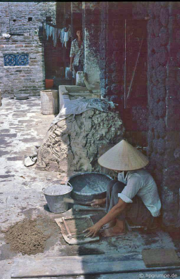 Bát Tràng: Sản xuất gạch trang trí