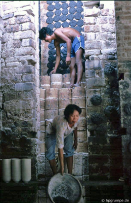 Bát Tràng: Sạc một lò