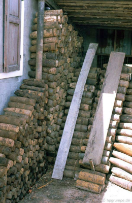 Bullet trường hợp ở phía trước của một ngôi nhà ở Đốc Miếu