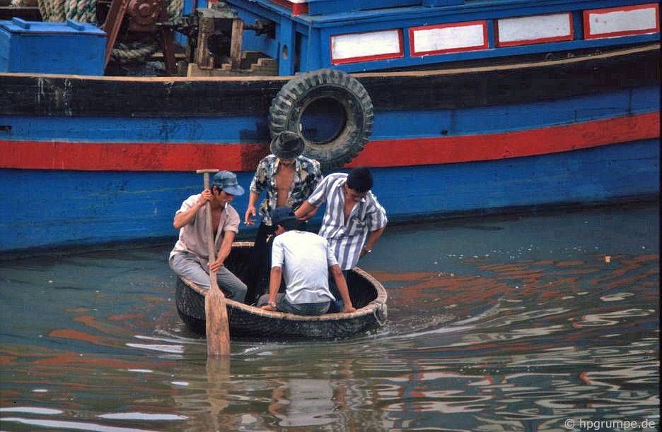 Nha Trang: vận chuyển bằng thuyền buồm