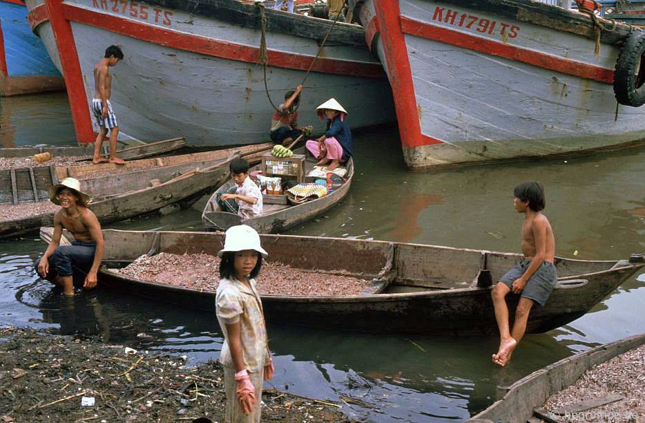 Nha Trang: Thuyền ở chợ cá