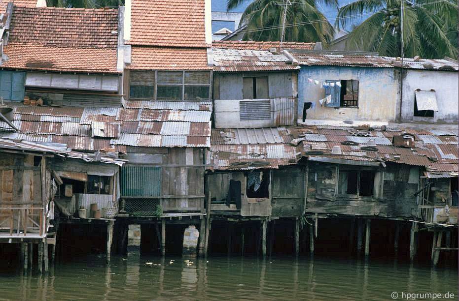 Nha Trang: Nhà ở cạnh nước