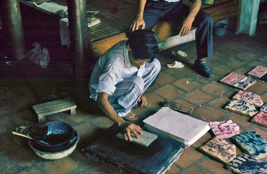 Đông Hồ: Nguyễn Đăng Che cho thấy bản đồ khắc gỗ