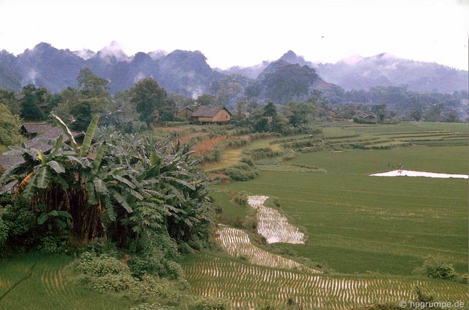 Phong cảnh giữa Cao Bằng và Làng Sơn