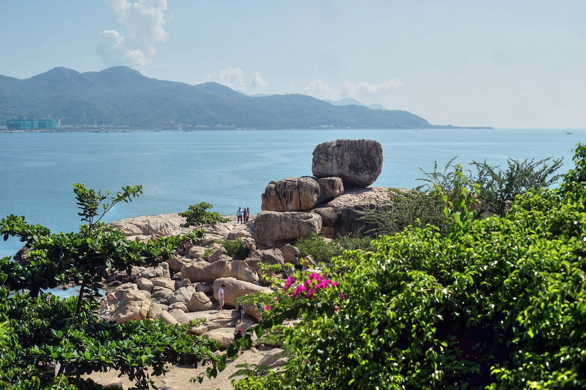 Thắng cảnh Hòn Chồng ở Nha Trang