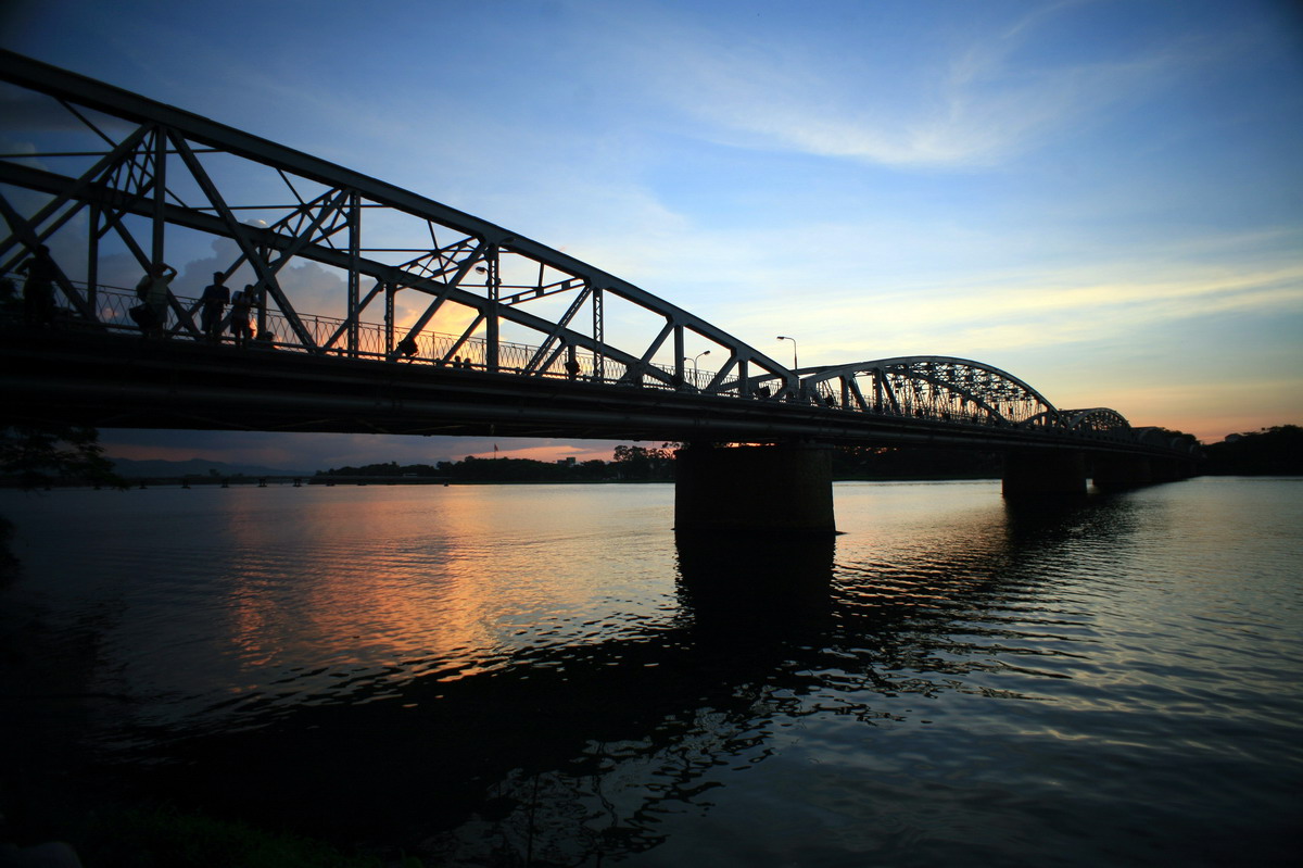 Cầu Trường Tiền – cây cầu của những sóng gió lịch sử ở xứ Huế