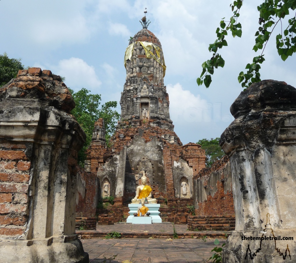 Prang tại Wat Choeng Tha, Ayutthaya.