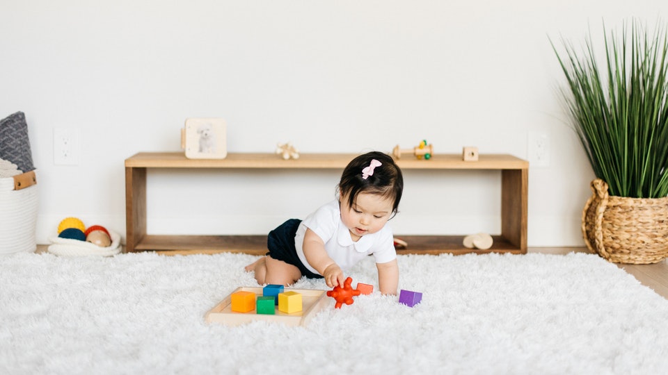 5 cách áp dụng phương pháp giáo dục sớm Montessori cho trẻ sơ sinh