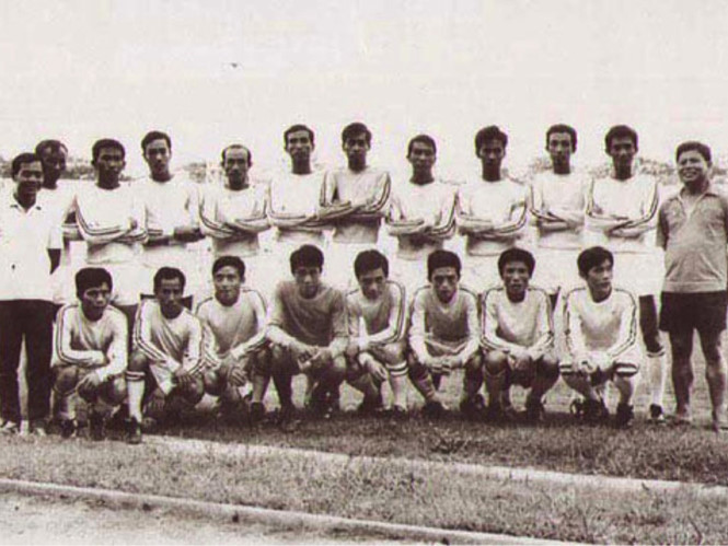 Đội banh đầu tiên của người Việt