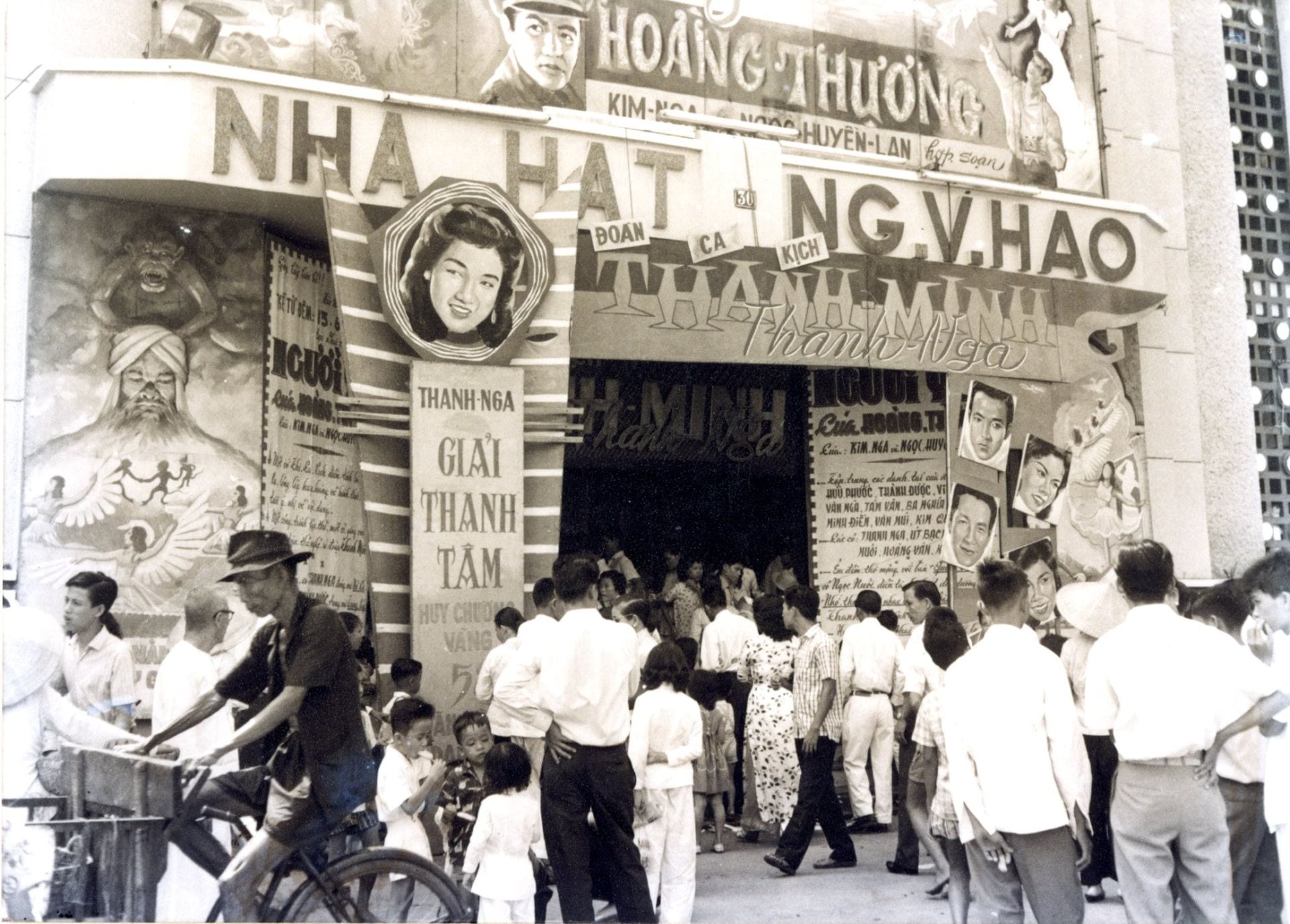 Chuyện lựu đạn nổ trên sân khấu Kim Thoa năm 1955