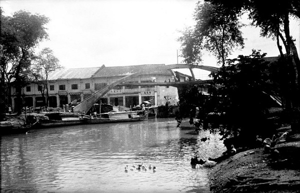 Giai thoại về dân chơi tại cầu đi bộ đầu tiên tại Sai Gòn