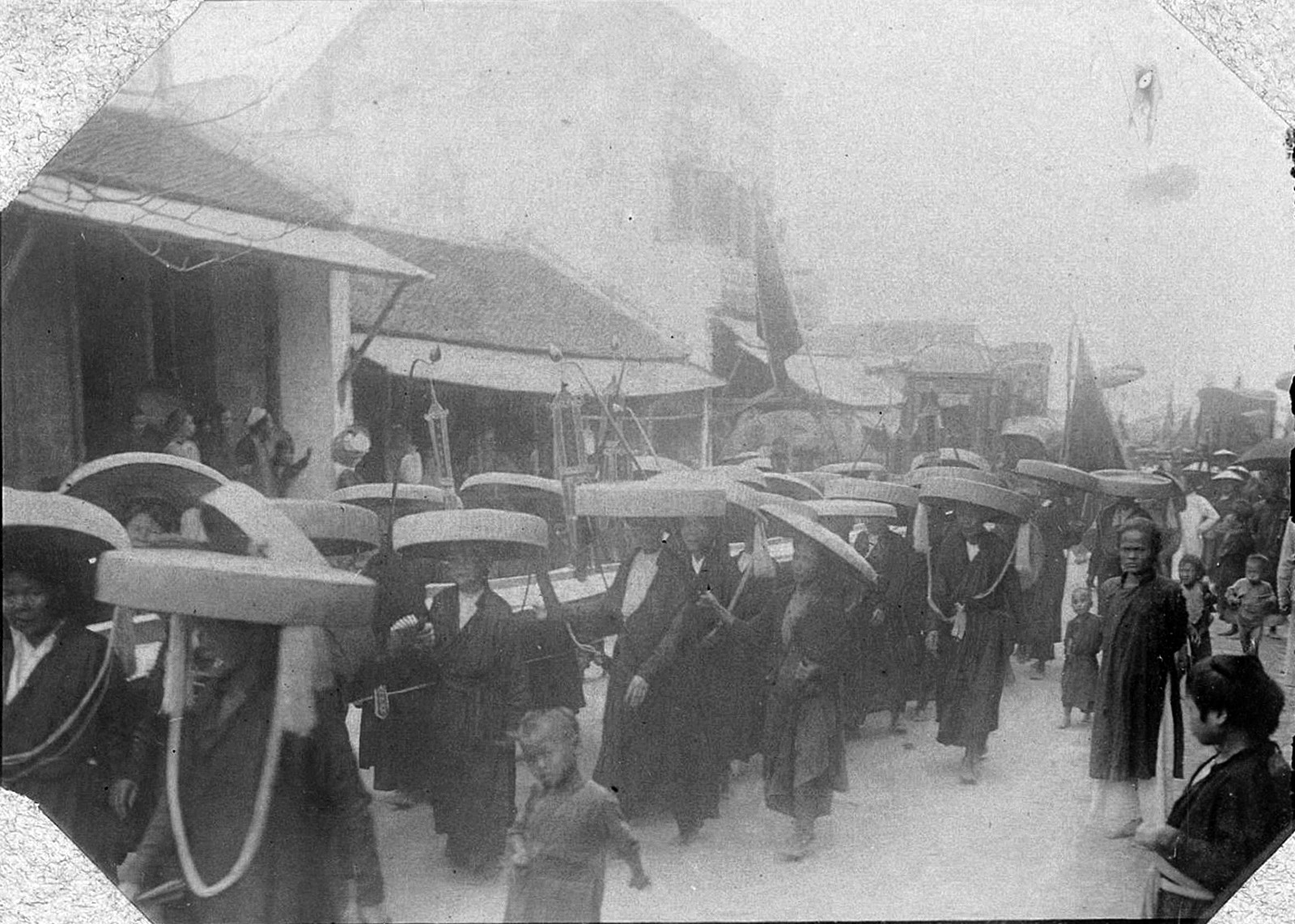 Những bức ảnh ít người biết về Hà Nội năm 1905