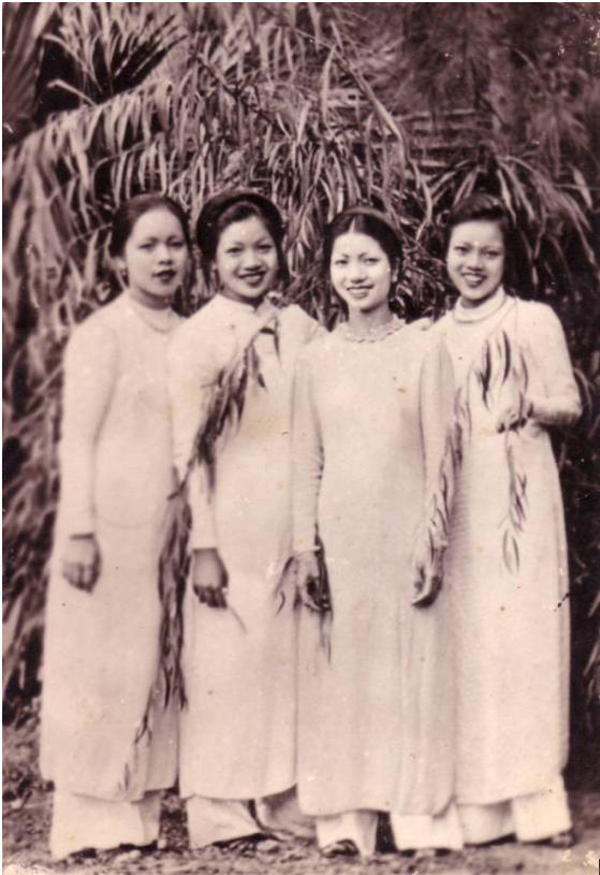 Thiếu nữ Việt duyên dáng cùng lịch sử áo dài