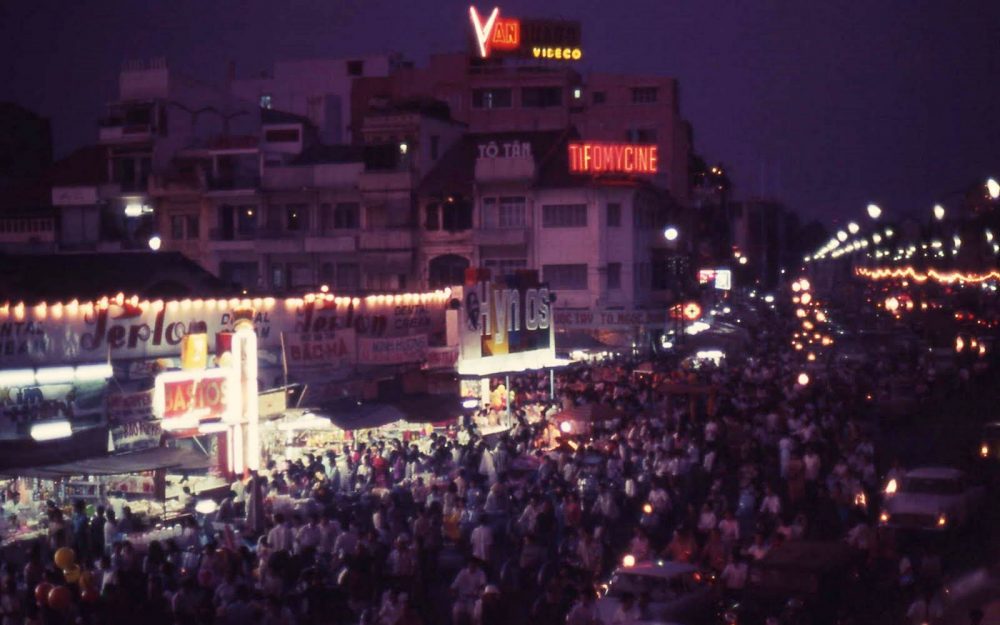 Sài Gòn - Nửa đêm ngoài phố