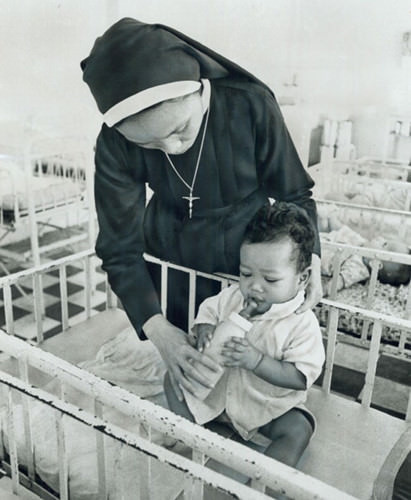 Loạt ảnh về trại trẻ mồ côi Sài Gòn trước 1975