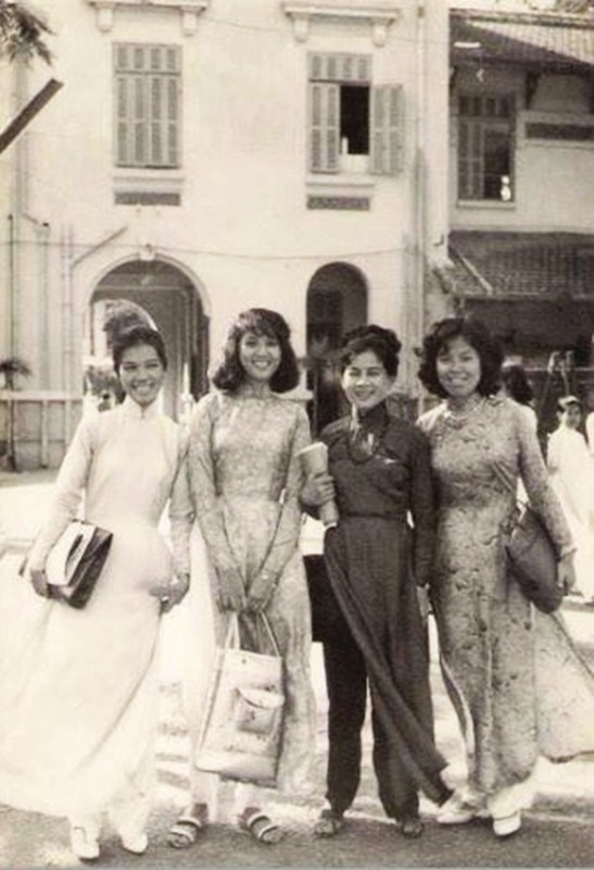 Nữ sinh Sài Gòn – Gia Long xưa đẹp mê hoặc lòng người với hình ảnh áo dài tím - Ảnh 12.