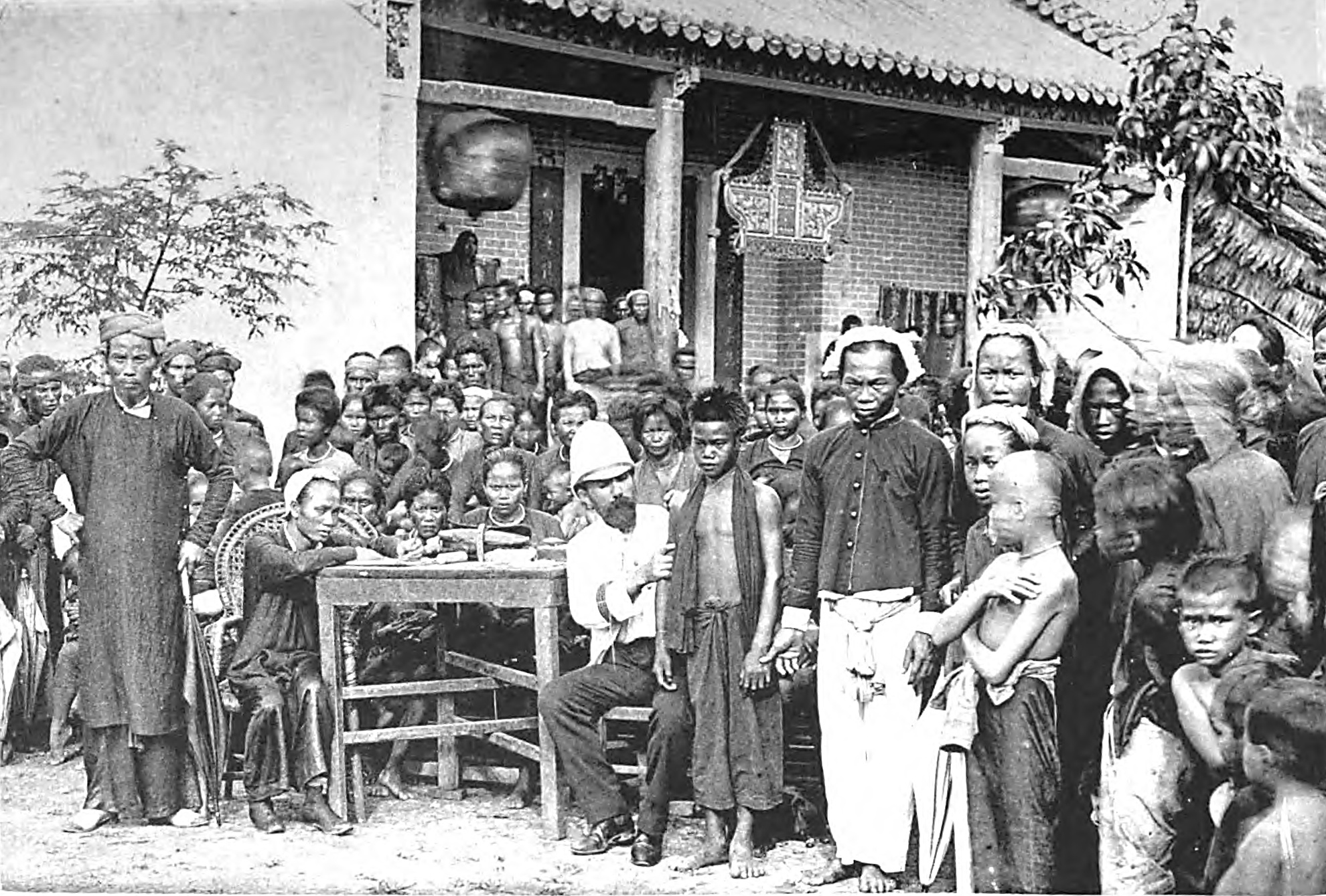 Người dân Nam kỳ thập niên 1890 từng tiêm chủng phòng dịch bệnh ra sao?