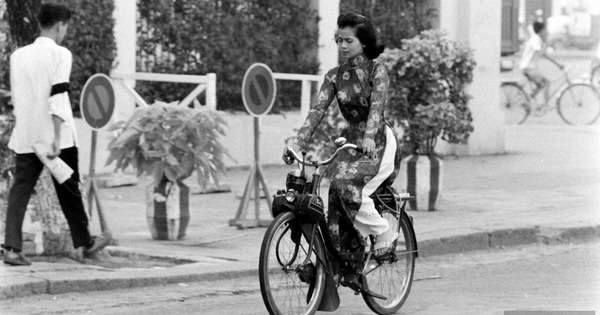 Sài Gòn xưa: Solex với áo dài - Tuổi Trẻ Online